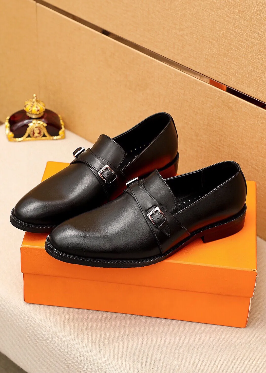 Men's shoes 💰480 💐 Product trademark: HERMES "Hermès" casual leather shoes Regular size: 38-44 (45🉑️customized) Product materials: Selected imported first-layer calfskin upper + classic hardware buckle, imported water-dyed 🐂 cowhide lining. Strong three-dimensional visual effect, non-slip and wear-resistant combination outsole Color: 2⃣️colors available